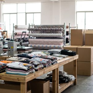 Xưởng in áo thun theo yêu cầu – Giải pháp cho shop, doanh nghiệp và xưởng sỉ Xưởng in áo thun theo yêu cầu chuyên nghiệp với máy in hiện đại